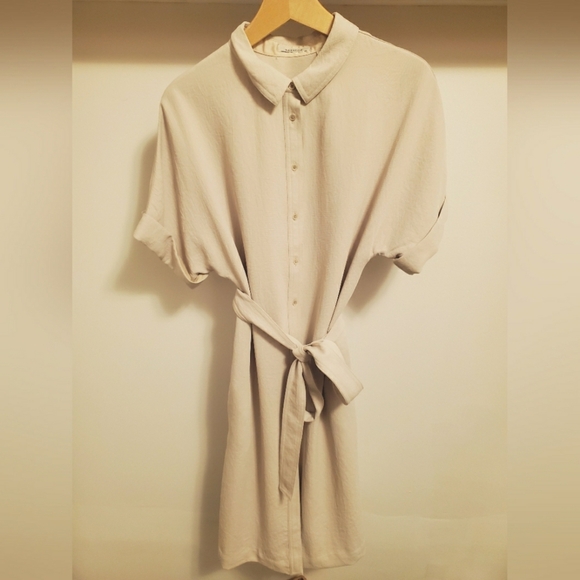Aritzia Babaton Glen Tie Waist shirt dress. Beige. Size S. Collar. - Picture 2 of 10